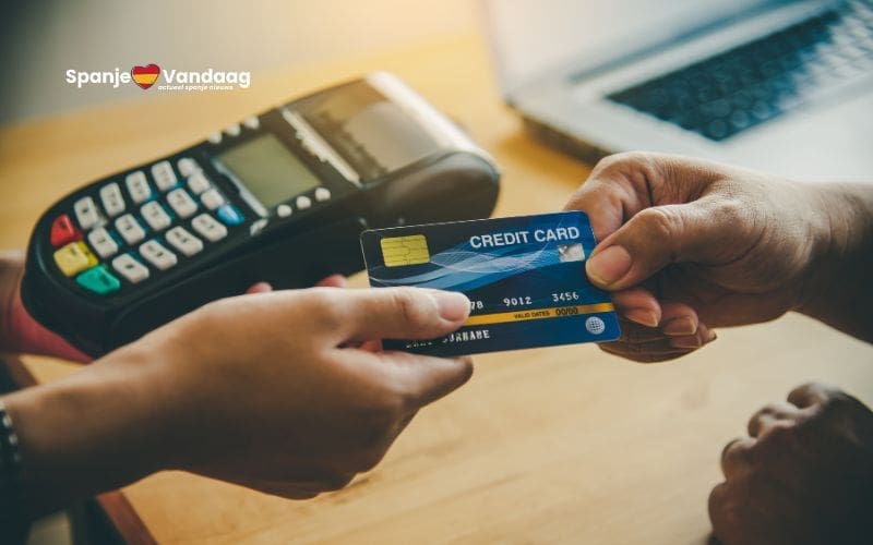 Is het legaal in Spanje om extra kosten in rekening te brengen voor betalingen met een creditcard?