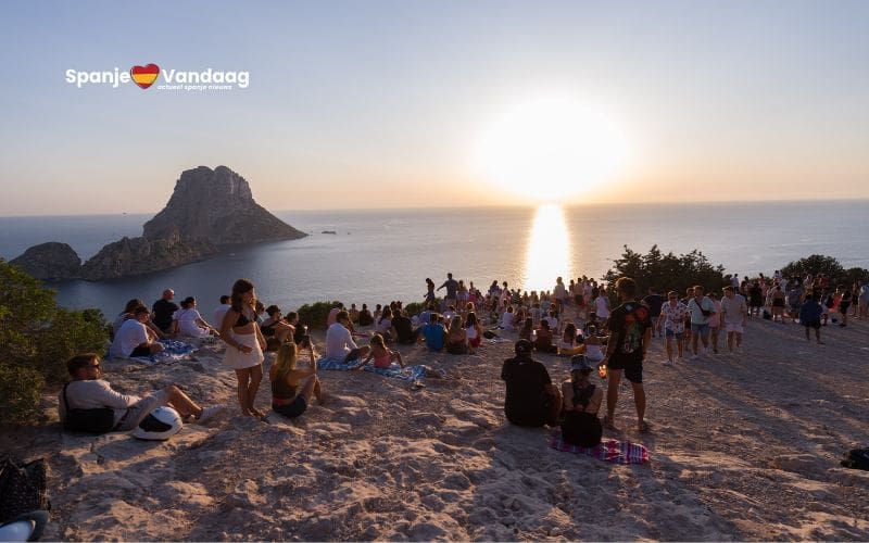 Overvol uitzichtpunt ‘Mirador de Es Vedrà’ op Ibiza definitief gesloten voor publiek