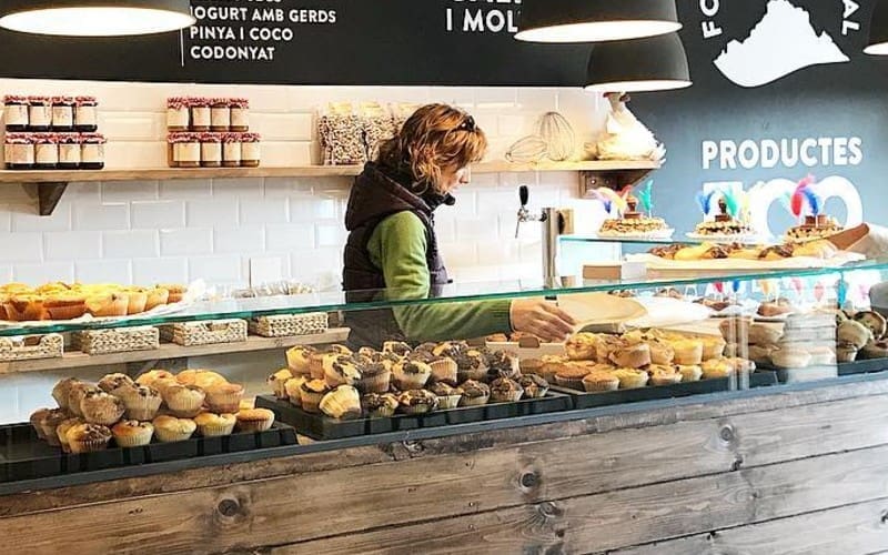 Leer het Catalaanse dorp kennen dat bekendstaat als het paradijs van de magdalenas