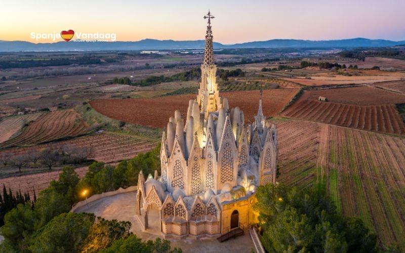 De kleine Sagrada Familia van de Costa Dorada is een bijzonder bouwwerk