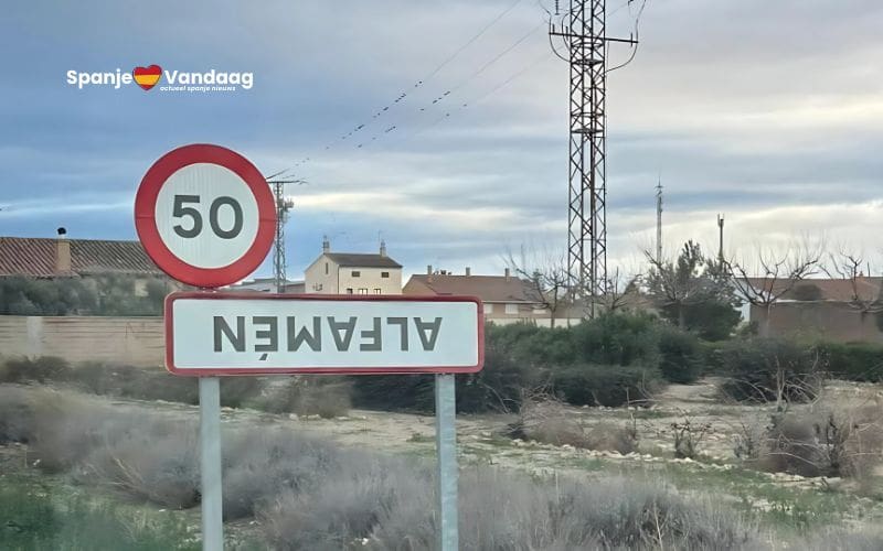 Waarom verschijnen plaatsnaamborden ondersteboven in Spaanse dorpen?
