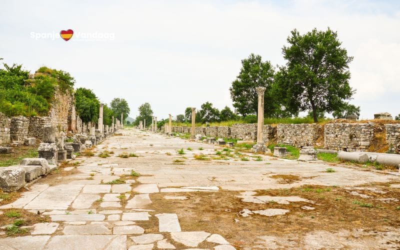 Hoeveel dagen duurde de reis van Nederland of België naar Spanje in het Romeinse Rijk?