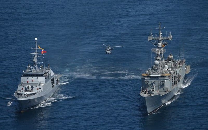 Spaanse marine begeleidt Russische onderzeeër door Straat van Gibraltar