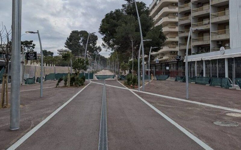 Badplaats Salou opent voor Pasen de bekende Avinguda Carles Buïgas als een autovrije boulevard