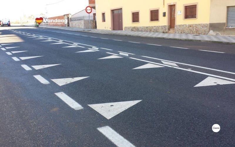 Wat moet je doen als je ‘drakentanden’ op de Spaanse weg ziet?