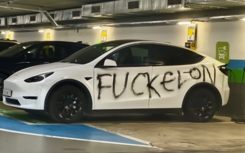 Tesla in crisis in Spanje met vandalisme, verkoopdaling en boze eigenaren