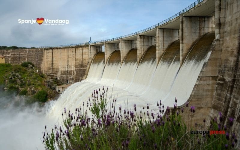 Honderden Spaanse stuwmeren moeten massaal water lozen om dammen te redden