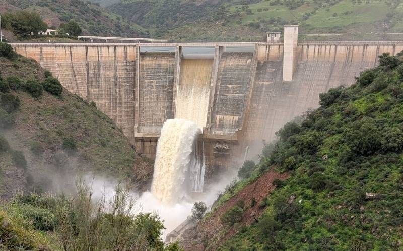 Málaga loost 50 hectometer water uit stuwmeren om overstromingen te voorkomen