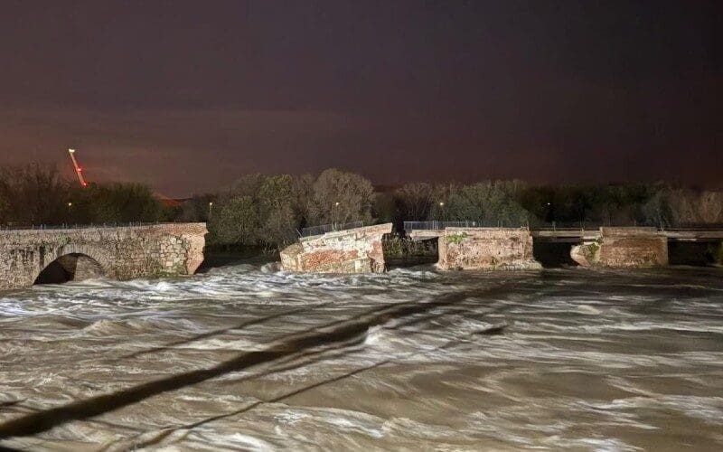 Overstroming rivier de Taag vernielt deel van Romeinse brug in Toledo