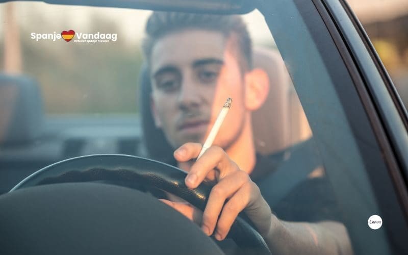 Roken in de auto is niet verboden maar kan wel een boete opleveren in Spanje