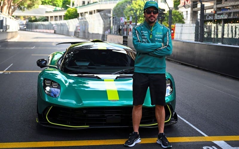 Fernando Alonso mikt op zeges in 2026 met hulp van Formule 1-genie Adrian Newey