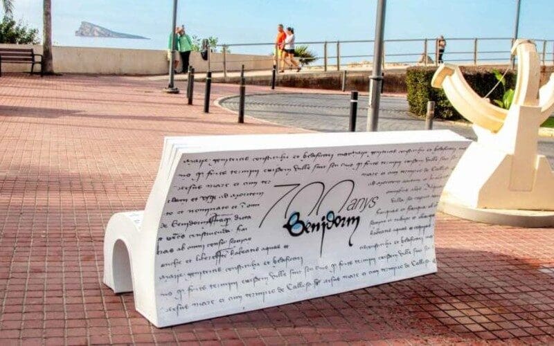 Benidorm bestaat 700 jaar en viert dat met een bank van boeken en activiteiten