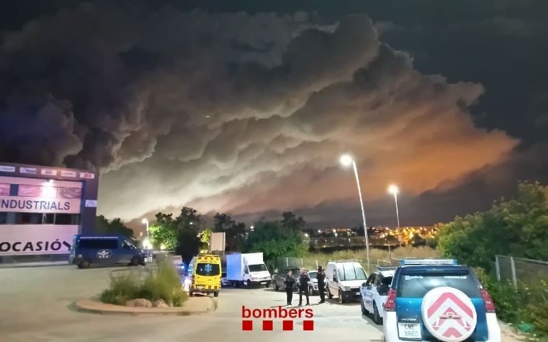 150.000 mensen tijdelijk binnen gehouden tijdens noodtoestand in Catalonië na chemische brand