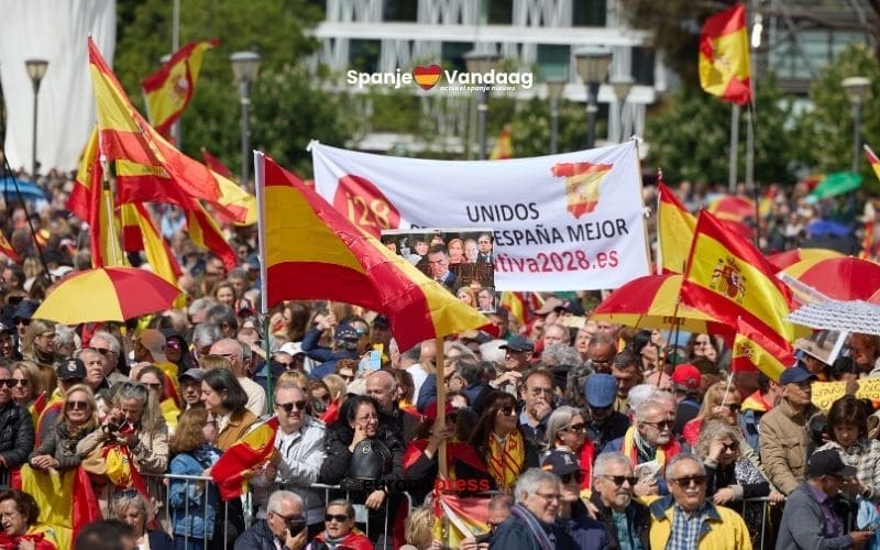 Duizenden demonstreren in Madrid voor vertrek van premier Sánchez en nieuwe verkiezingen