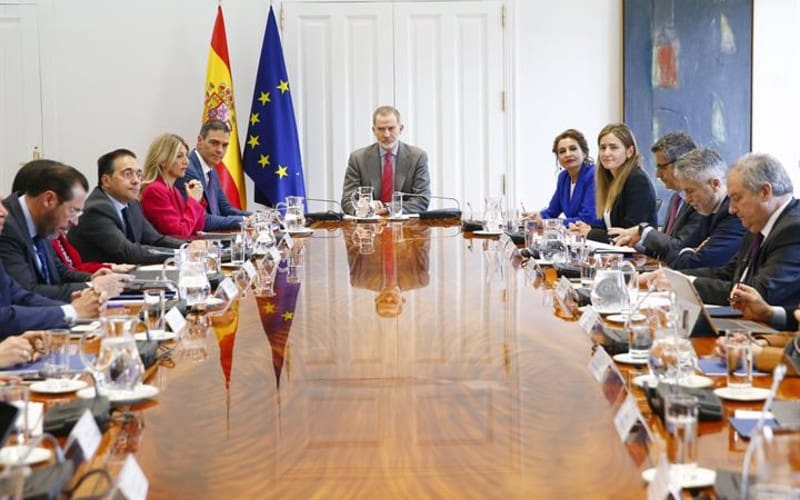 Wat gebeurde er tijdens de stroomuitval achter de schermen bij de Spaanse regering?