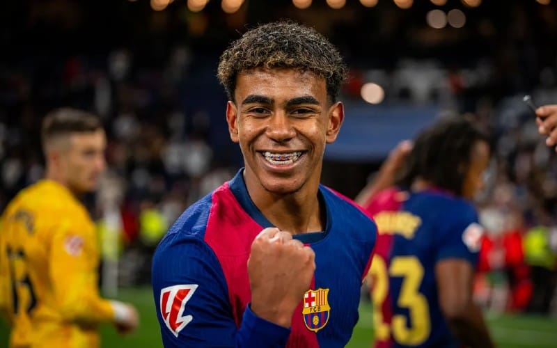 17-jarige Lamine Yamal tekent historisch contract bij FC Barcelona