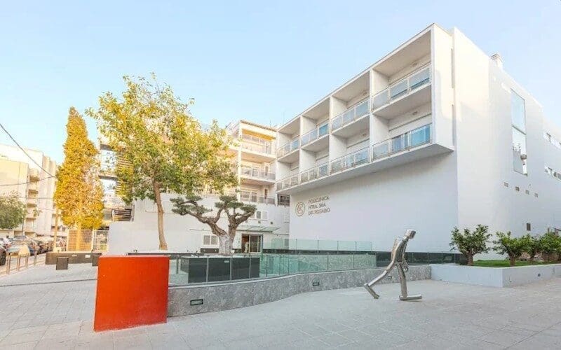 Nederlandse toerist in kritieke toestand na hartstilstand op een strand op Ibiza