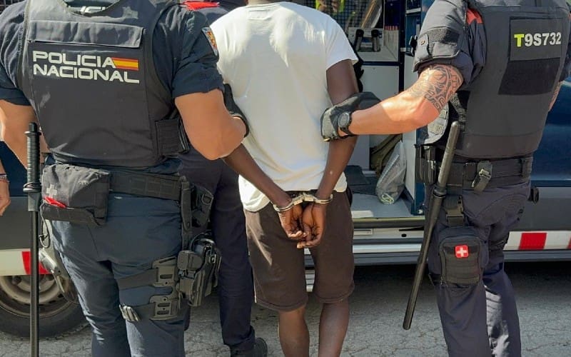 Politie en straatverkopers botsen in Salou bij grote actie tegen namaakhandel