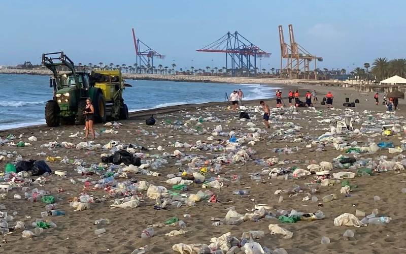 San Juan-feest laat bergen afval achter op Spaanse stranden
