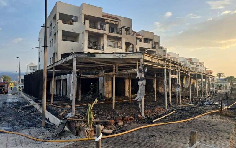Grote brand op Ibiza legt drie horecazaken in de as en dwingt evacuatie appartementen