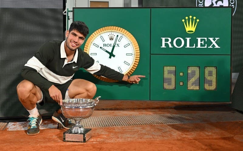 Epische vijf en half uur durende Roland Garros-finale tegen Sinner gewonnen door Alcaraz
