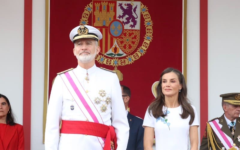 Spaanse koning Felipe VI bevriest zijn salaris en haalt geld uit spaarpot