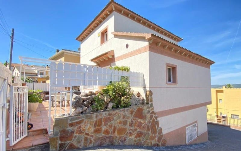 Twee woningen aan de Costa Dorada worden geveild voor slechts één euro