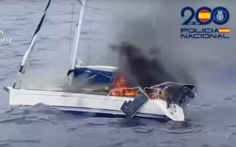 Nederlandse drugssmokkelaar steekt zeilboot in de fik bij de Canarische Eilanden