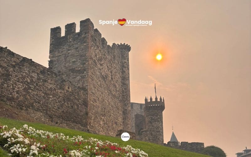 Grijs-gele lucht boven Spanje door Saharastof én rook van bosbranden