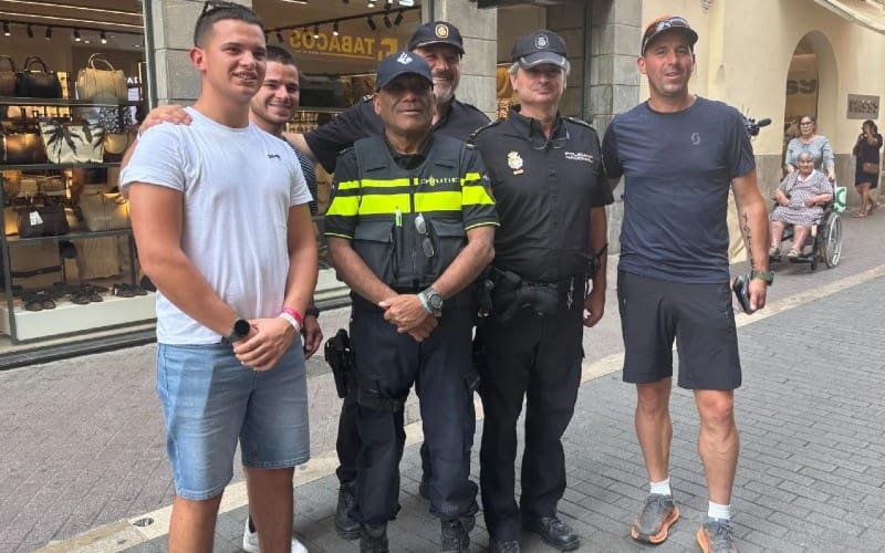 Nederlandse politieagent neemt afscheid van Spaanse politie op Mallorca