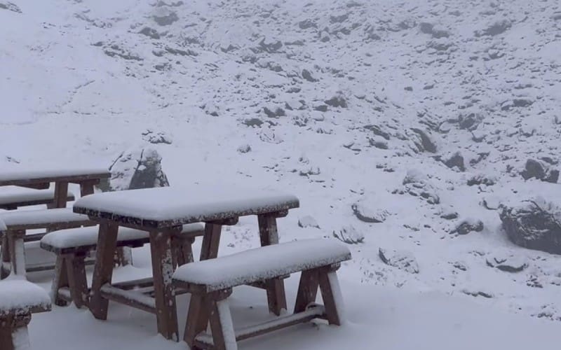 Eerste sneeuw in Picos de Europa en Pyreneeën markeert start van de herfst in Spanje