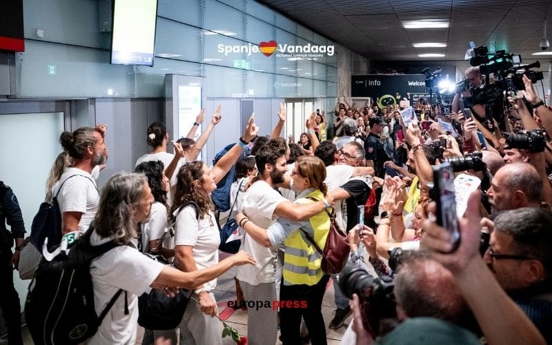 Eerste groep Spaanse en Nederlandse activisten terug in Spanje na aanhouding in Israël