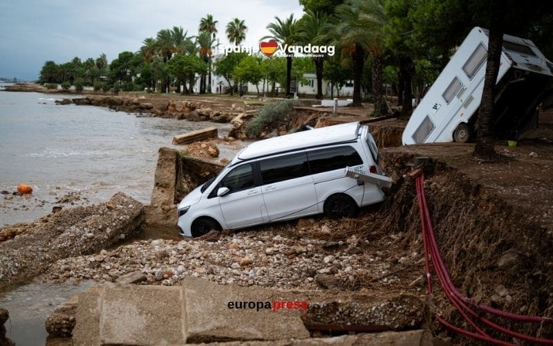 Hevige regen tijdens DANA verwoest camping en sleept auto’s, campers en caravans mee aan de Costa Dorada