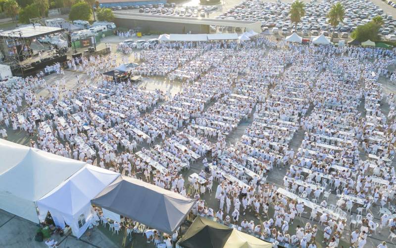 Torrevieja kleurt wit tijdens de Fiesta Blanca 2025