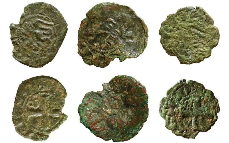 Middeleeuwse munten van Britse Zwarte Prins ontdekt in de kathedraal van Vitoria