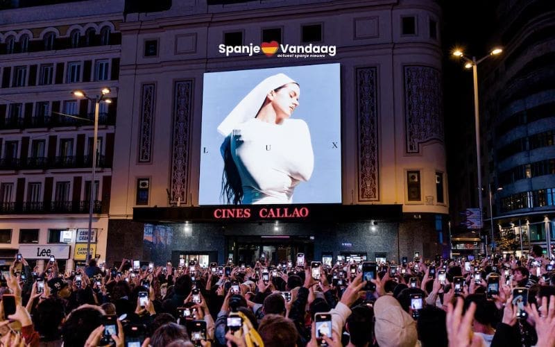 Chaos in Madrid door onverwachte presentatie van zangeres Rosalía