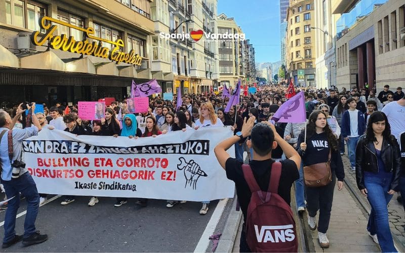 Duizenden scholieren protesteren tegen pesten op school in heel Spanje