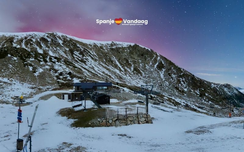 Spectaculair noorderlicht kleurt de Spaanse hemel rood en paars