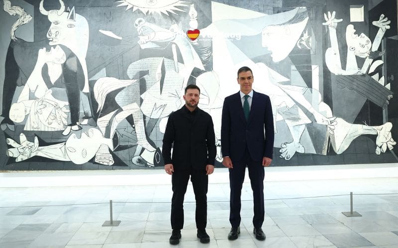 Zelenski en Sánchez bekijken Picasso’s Guernica als boodschap tegen oorlog
