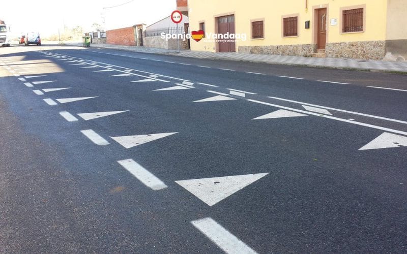 Heb jij enig idee wat deze 'drakentanden' op de Spaanse wegen betekenen?