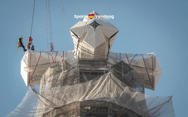 Sagrada Família zet grote stap richting voltooiing met opvallend kruis