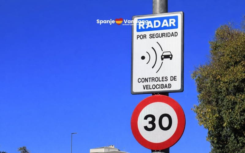 Bij welke snelheid bekeurt een flitskast in een 30 km/u-zone in Spanje?