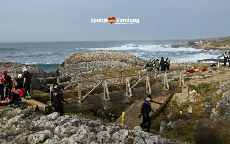 Vijf studenten overleden door instorten loopbrug bij strand in Cantabrië
